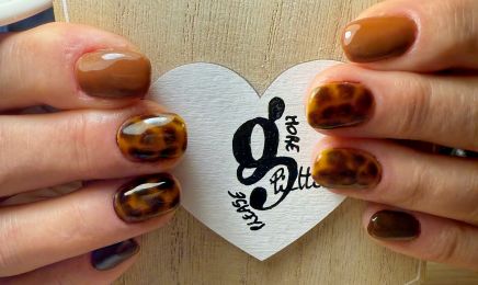 MORE GLITTERS, PLEASE : Manucure à Auzances