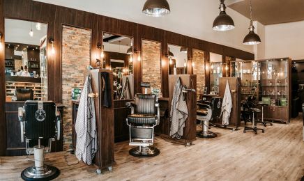 Eric: Barbier - Haircut & Shave | Hafencity: Barbershop in Hamburg