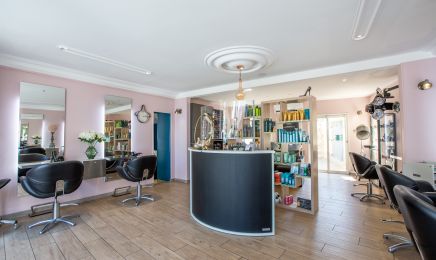 Couleurs du temps : Coiffeur à Saint-Jean-d'Angély
