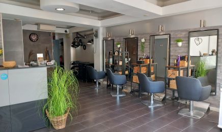 L’hair du temps (De mèches avec vous) : Coiffeur à Martigues
