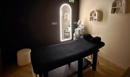 Beauty Studio by EM - Chez Maison Opale : Manucure à Nîmes