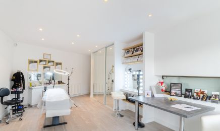 Zhanna Martini ACADEMY Maquillage permanent : Institut de beauté à Allauch