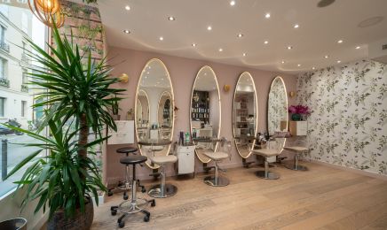 Yoni coiffure spécialiste coloration végétale  Ouvert 7/7 : Coiffeur à Paris