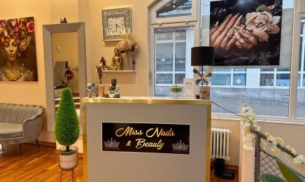 Miss Nails & Beauty : Nagelstudio in Ottobrunn