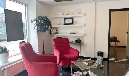 ÄSTHETIK INSTITUT ALMA: Friseur in Traunreut