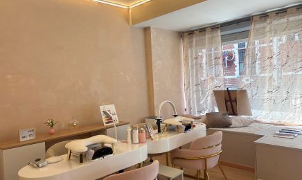 Glow Up House : Manucure à Geraardsbergen