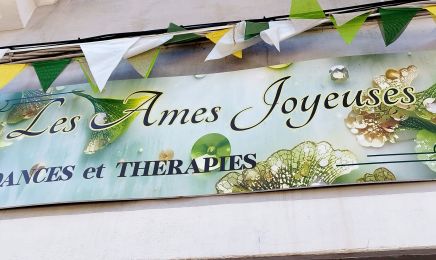Isabel Robert Art Thérapie Holistique chez Les Ames Joyeuse : Institut de beauté à Salernes