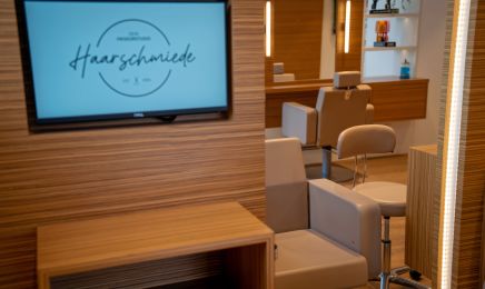 Haarschmiede Studio: Friseur in Meerbusch