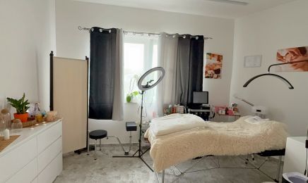 Nelli Beauty Studio: Kosmetikstudio in Büren