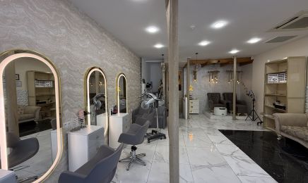 Hair Beauty / Esthétique Coiffeur & Barbier  : Coiffeur à Dijon