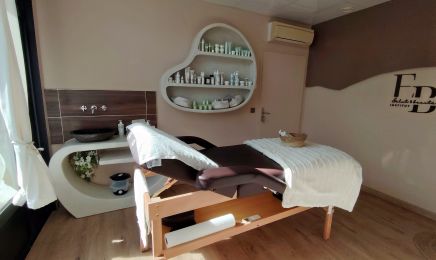 Eclat et beauté : Manucure à La Jarne