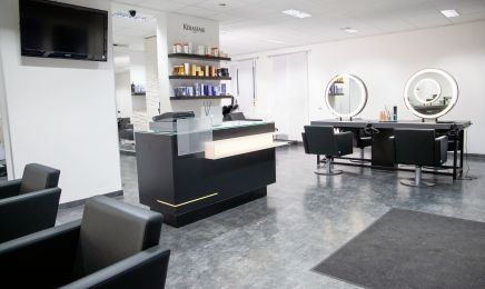 Haarmonie Friseursalon : Kosmetikstudio in Greding