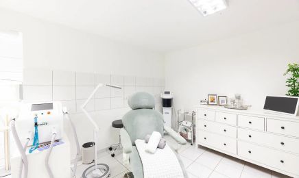 Zeitlos schön mit Nikitina : Nagelstudio in Duisburg