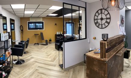 Au salon de Sabrina : Coiffeur à La Couronne