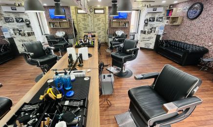 17th Barber : Barbier à Achères