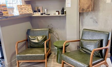 Le 825  : Coiffeur à Anse