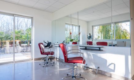 La Fille qui Coiffe : Coiffeur à Marthon
