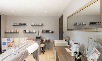 Institut Moment Zen : Manucure à Trélou-sur-Marne