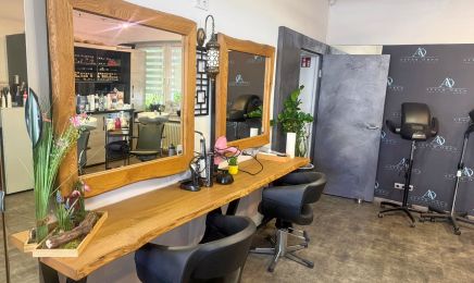 Coiffeur, Laser und Beautyzentrum: Nagelstudio in Hösbach