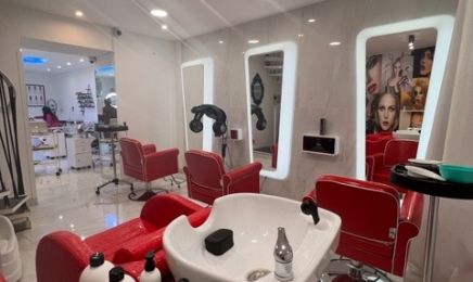 Laïla Ongles : Coiffeur à Nîmes