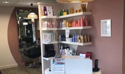 La Tête Ailleurs  : Institut de beauté à Le Bernard