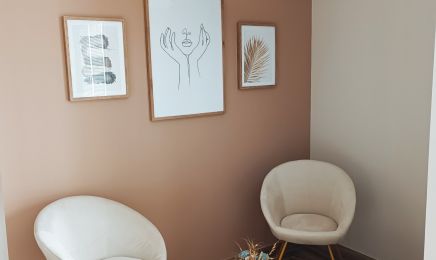 Couleurs d'ailleurs   : Manucure à Nueil-les-Aubiers