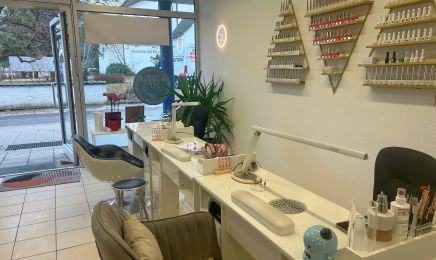 Golden Nails: Kosmetikstudio in Vaterstetten