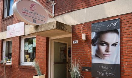 Beauty Paradies–Friseur, Plasma Pen, Kosmetik, Keratin, Haarverlängerung, Wimpern, Barber: Nagelstudio in Cloppenburg