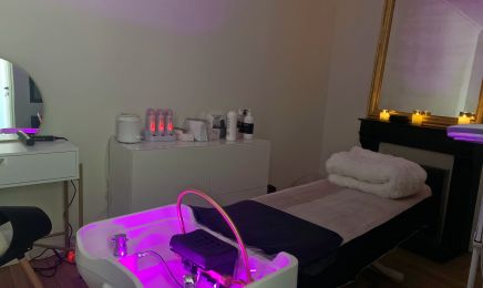 Éveil des sens 15: Institut de beauté/Massage/Head Spa/Parking gratuit : Institut de beauté à Aurillac