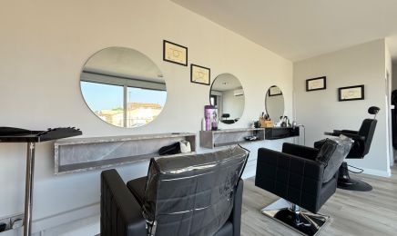 PV Hair Lounge  : Coiffeur à Saint-Martin-de-Crau