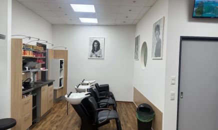 Raya Ihr Friseur: Kosmetikstudio in München