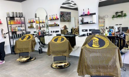 Golden Taj: Barbershop in Zell am Main