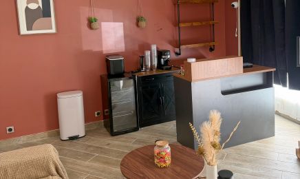 Maison Mena : Institut de beauté à Saint-Denis