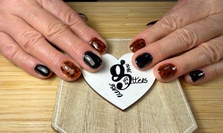 MORE GLITTERS, PLEASE : Manucure à Auzances