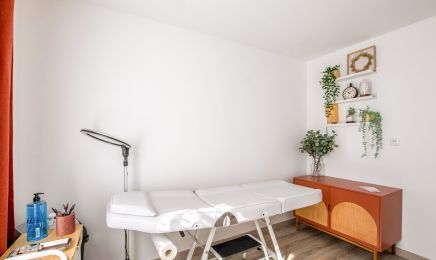 Dame Sourcil : Manucure à Cormontreuil
