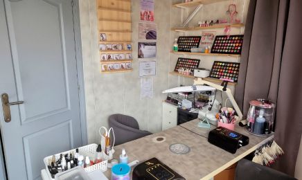 Ongles de Jen : Institut de beauté à Rémering