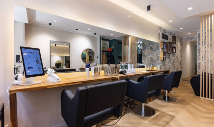 AU 84 - MAITRE ARTISAN COIFFEUR HEAD SPA  : Coiffeur à Paris