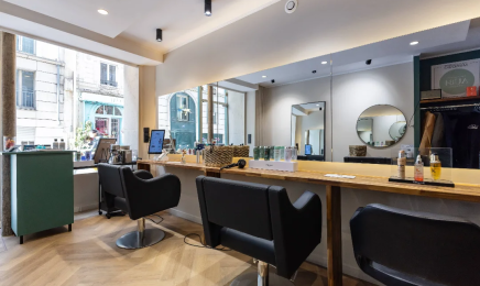 AU 84 - MAITRE ARTISAN COIFFEUR HEAD SPA  : Coiffeur à Paris