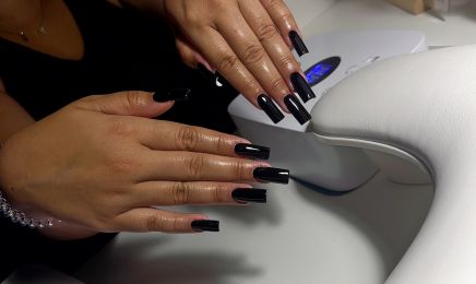 Beauty.Nails__by M : Institut de beauté à Dagneux