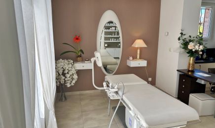 Lauriane Bonnotte by Cannelle Esthétique - Espace Privé Féminin : Manucure à Troyes