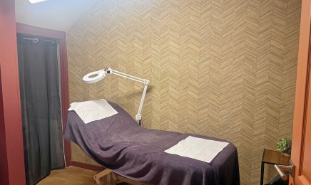 Institut Manelis : Manucure à Aiguillon