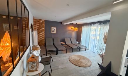 Arômes et Sens : Manucure à Saint-Cyprien