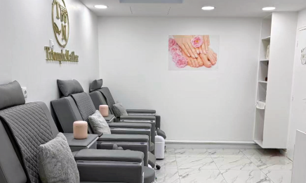 Triomphe Nail Bar : Institut de beauté à Paris