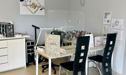 Instant Aly Beauté : Manucure à Saint-Marc-le-Blanc