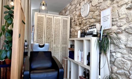 Caroline & Vous Experte Visagiste, Spécialiste Trichologue (maladies du cuir chevelu) : Institut de beauté à Eyragues