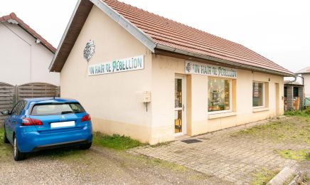 Un Hair de Rébellion  : Coiffeur à Roye