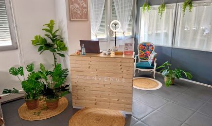 Gloire ô bien-être• Massage bien-être  Drainage lymphatique•Kobido•Intra-buccal : Manucure à Saint-Priest-en-Jarez