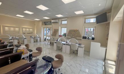 Win Ongles & Cils  : Manucure à Marseille