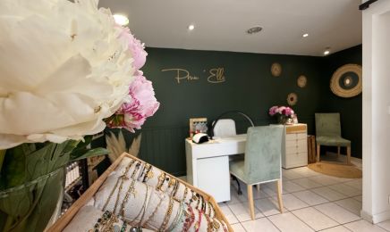 Prunelle esthetique  : Manucure à Noves