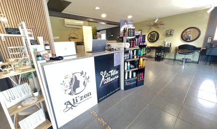 La tête ailleurs  : Coiffeur à Avroult